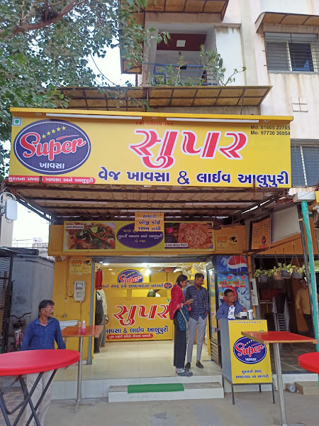Super Veg Khawsa & Live Aloopuri